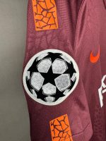 ⁦برشلونة 17/18 الزي الاحتياطي الثالث⁩ - الصورة ⁦3⁩