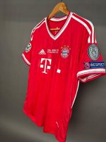 ⁦بايرن ميونخ 12/13 الزي الأساسي⁩ - الصورة ⁦4⁩