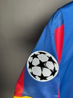 ⁦برشلونة 10/11 الزي الأساسي⁩ - الصورة ⁦4⁩