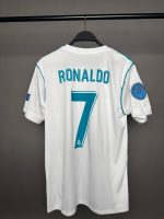 ⁦ريال مدريد 17/18 الزي الأساسي⁩ - الصورة ⁦4⁩