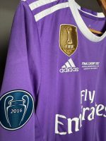 ⁦ريال مدريد 16/17 الزي الاحتياطي⁩ - الصورة ⁦4⁩