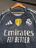 ⁦ريال مدريد 25/26 الزي الاحتياطي نسخة لاعبين⁩ - الصورة ⁦5⁩