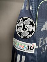 ⁦ريال مدريد 25/26 الزي الاحتياطي نسخة لاعبين اكمام طويلة⁩ - الصورة ⁦3⁩