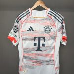 بايرن ميونخ 25/26 الزي الاحتياطي نسخة لاعبين